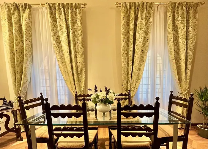 Lovely 2 Bedroom Apartment Nearby Piazza Maggiore