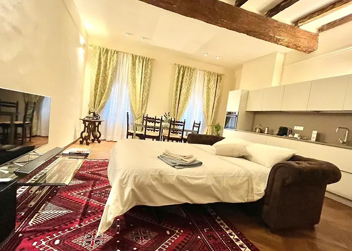 Lovely 2 Bedroom Apartment Nearby Piazza Maggiore